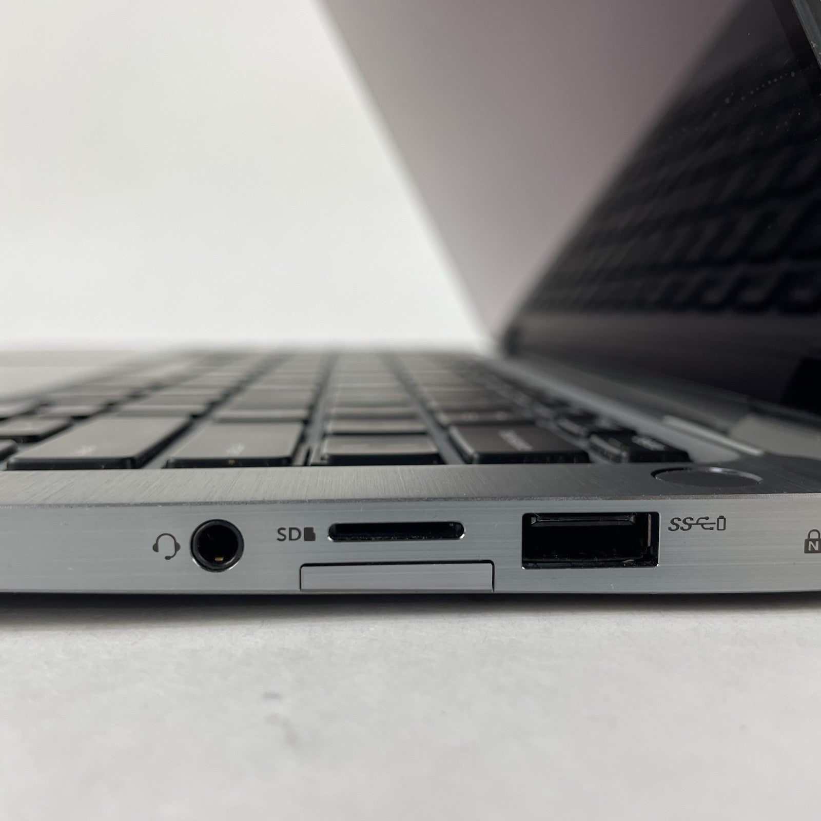 Dell Latitude 7400 2in1 14" i7-8665U 1.90 GHz 16 GB RAM No SSD/OS/AC/Batt10