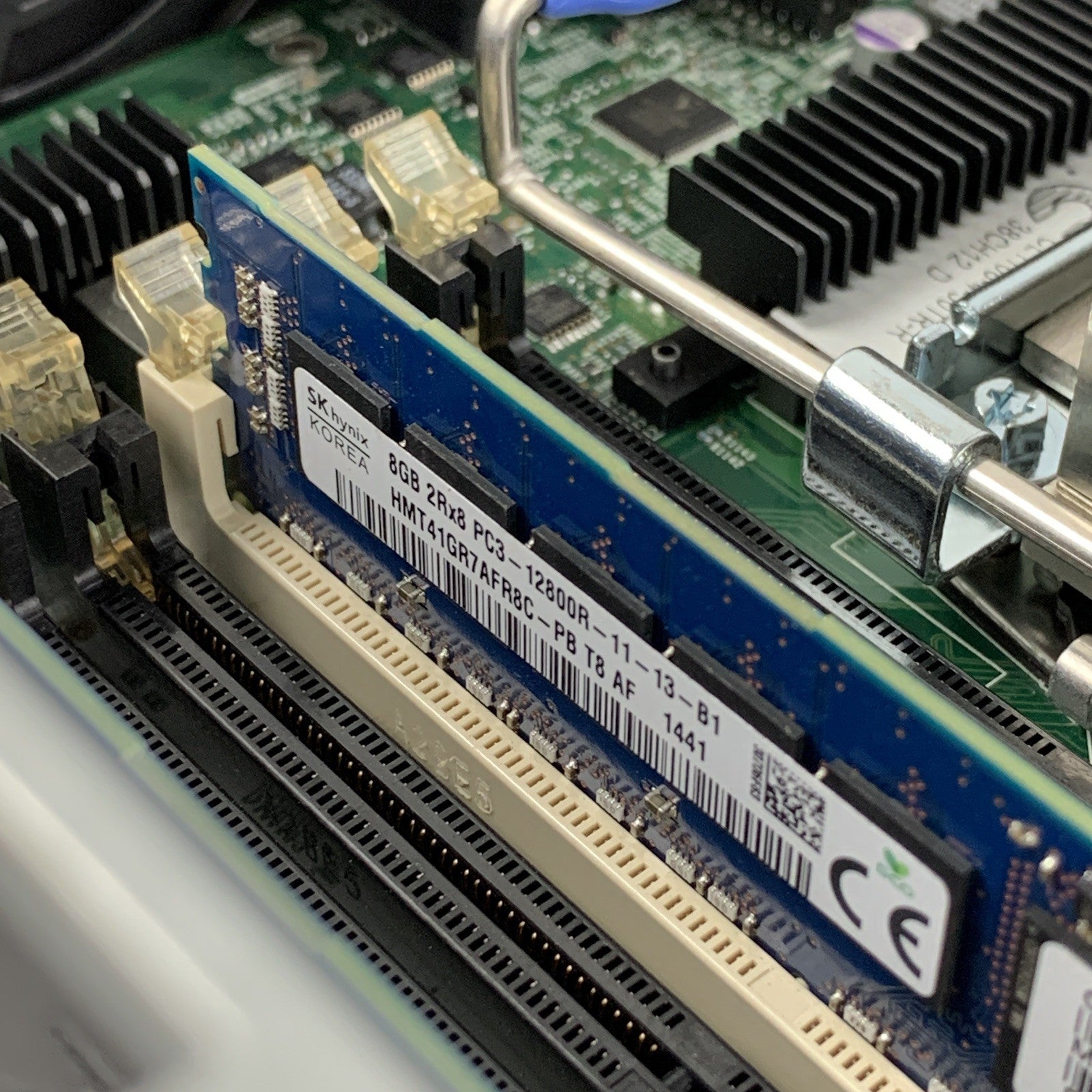 IBM System x3650 M4 Server  2x  E5-2640 2.5 GHz 32 GB RAM No OS No 2.5" HDD