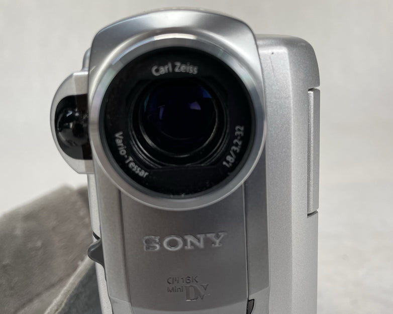 Sony Handycam DCR-PC109 Mini DV Hybrid Camcorder With Nightshot / Nightvision