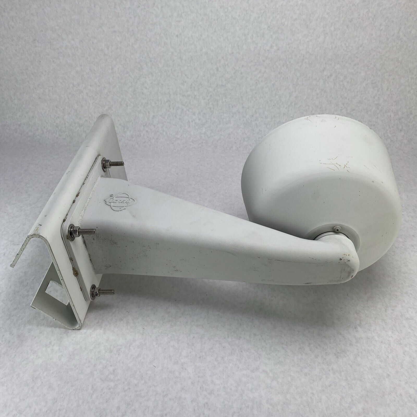 Pelco DF5-PG-E1 Fixed Mount Outdoor Pendant No Camera w/ Wall Mount PA-402