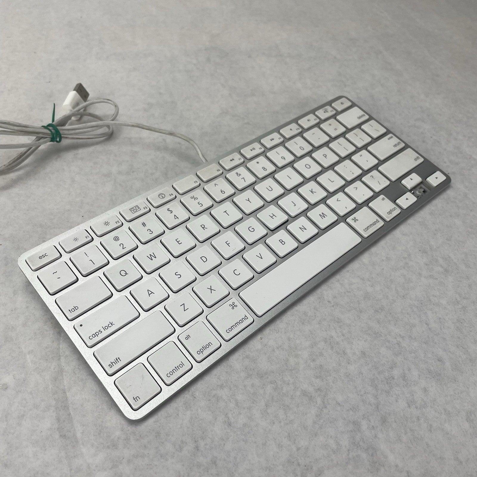 Apple A1242 MB869LL/A Wired Keyboard Tested Missing Key0