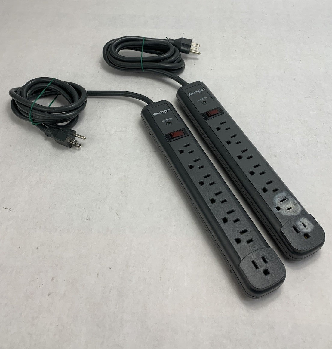 Kensington S9P710NI 7-Outlet Surge Protector Power Strip (Lot of 2)0