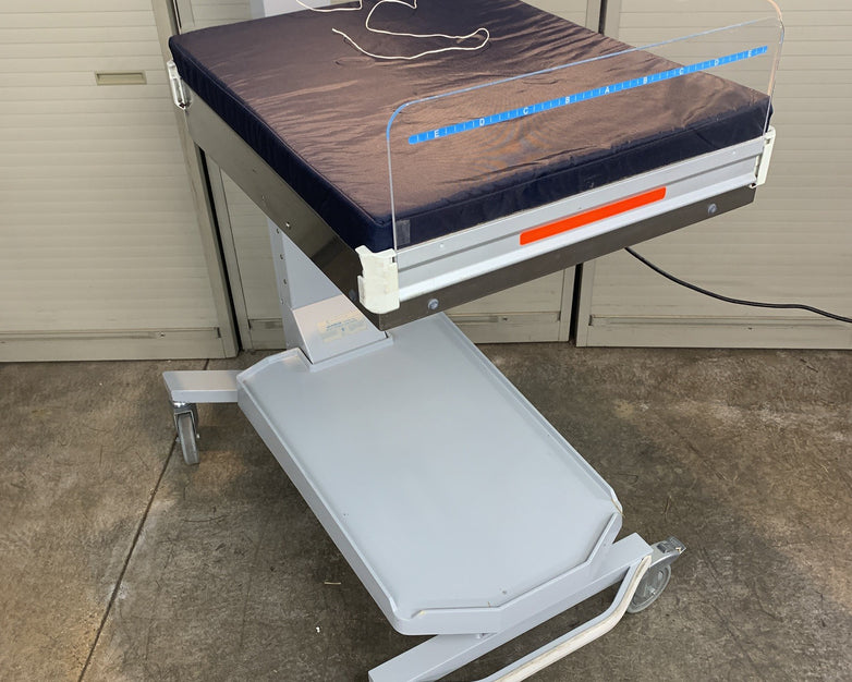 Air-Shields PM78-1 Infant Intensive Care System Powers and Heats