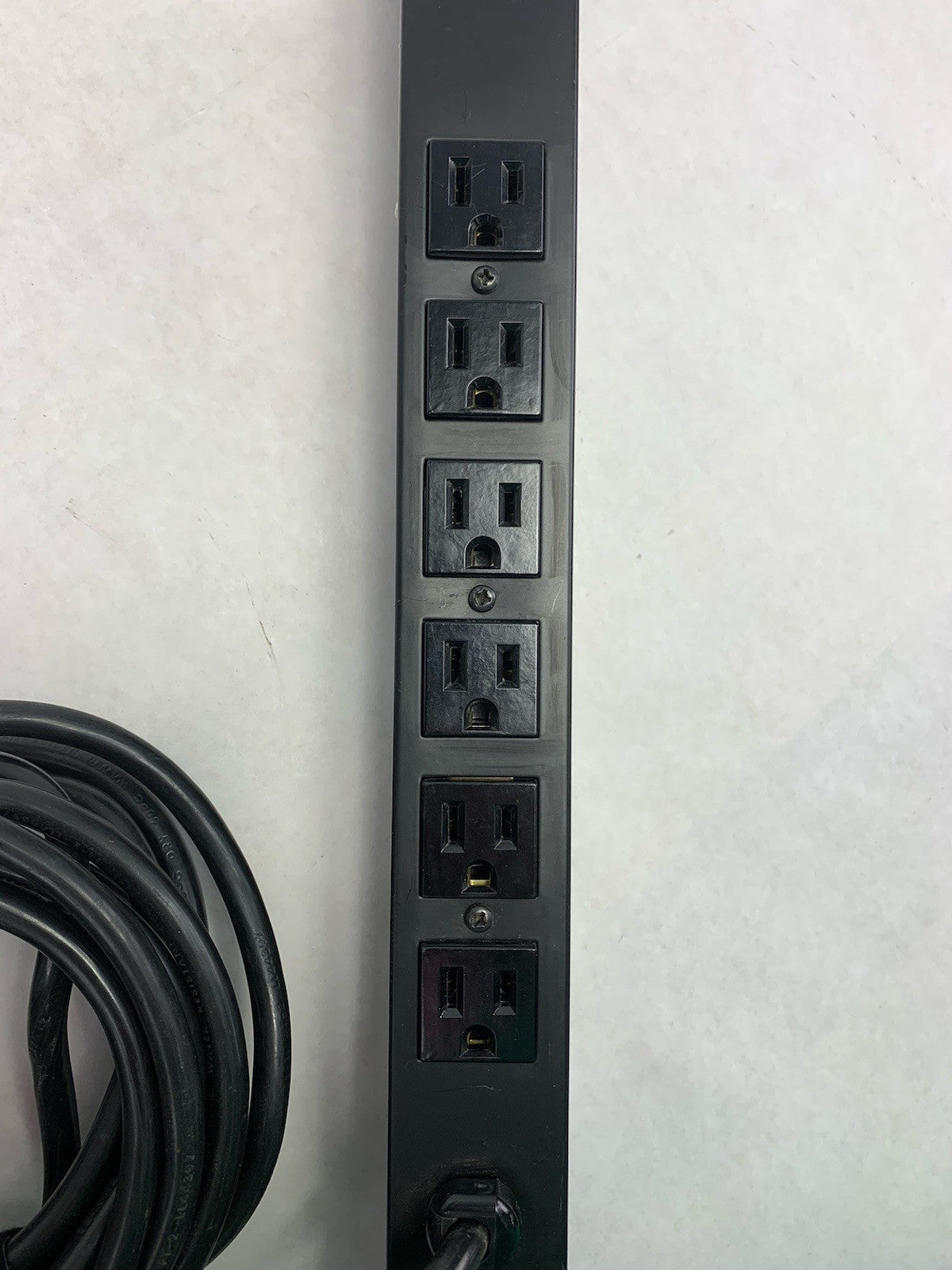 Winsted 98700 15A 120V Relocatable Power Tap Power Strip