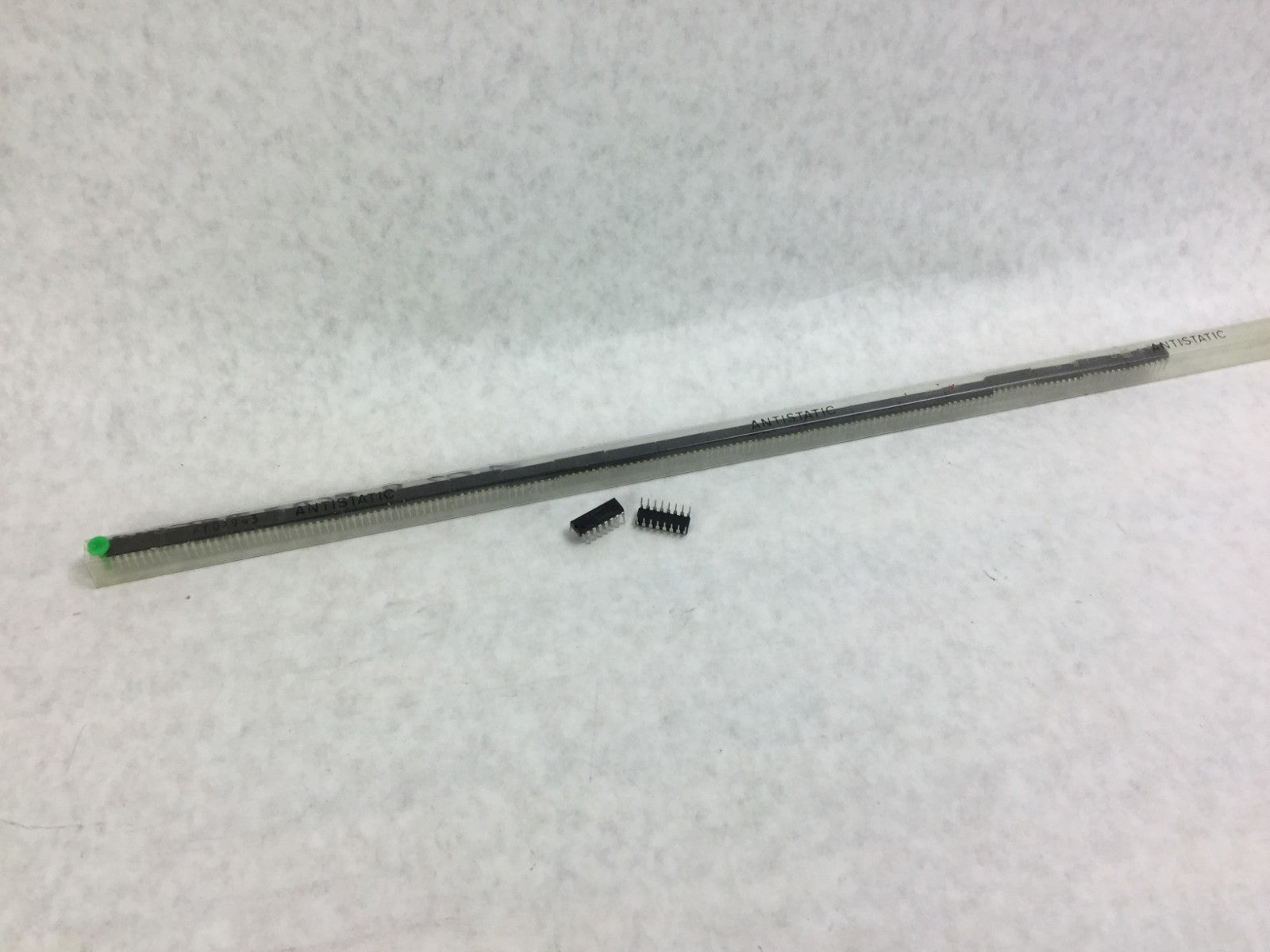 Fairchild 4028BPC Integrated Circuit   16 Pin  Lot of 23