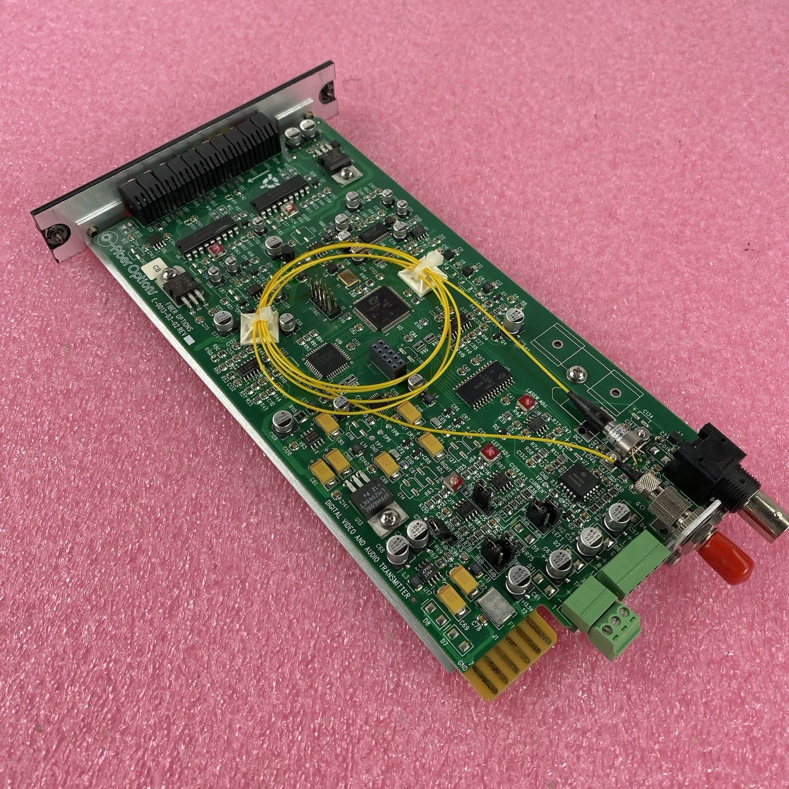 GE Security Fiber Options B7742AVT-RST Digital Audio/Video Transmitter