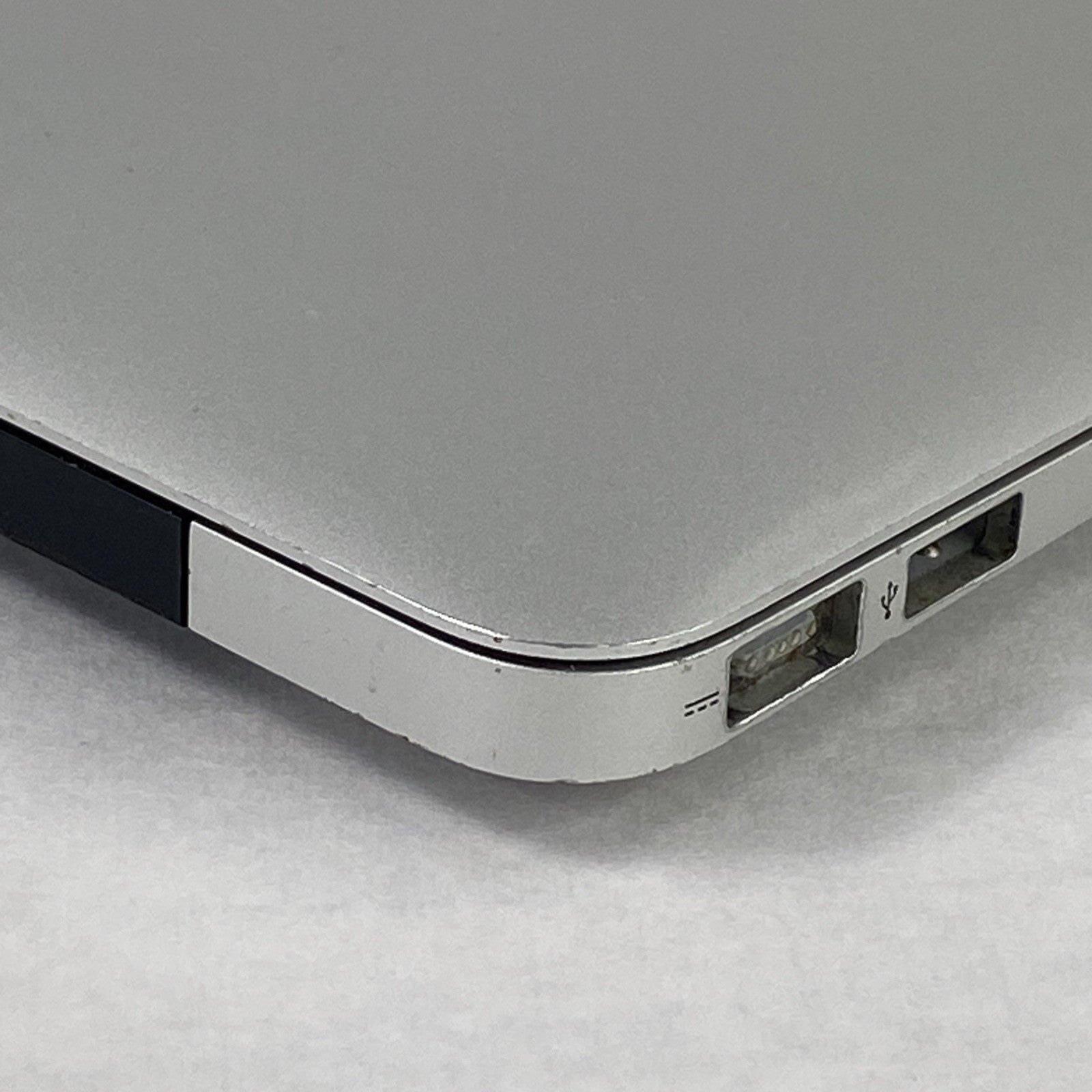 Apple A1369 MacBook Air 2011 13" 1.8Ghz i7 4GB RAM 250GB SSD os10.13.6 969Cycles