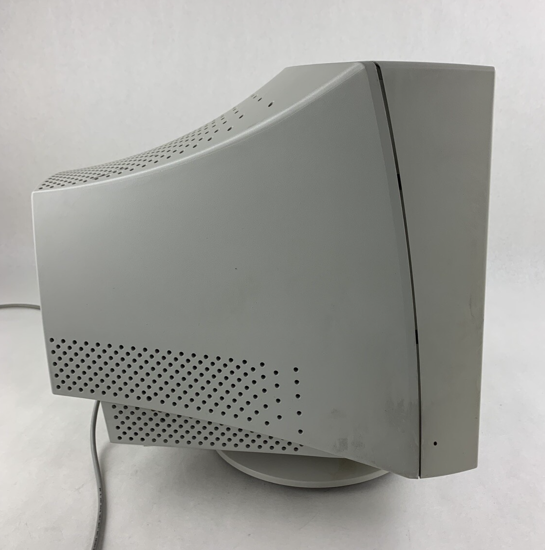 Mitsubishi Diamondtron Diamond Plus 73 CRT VGA Computer Monitor Retro Gaming