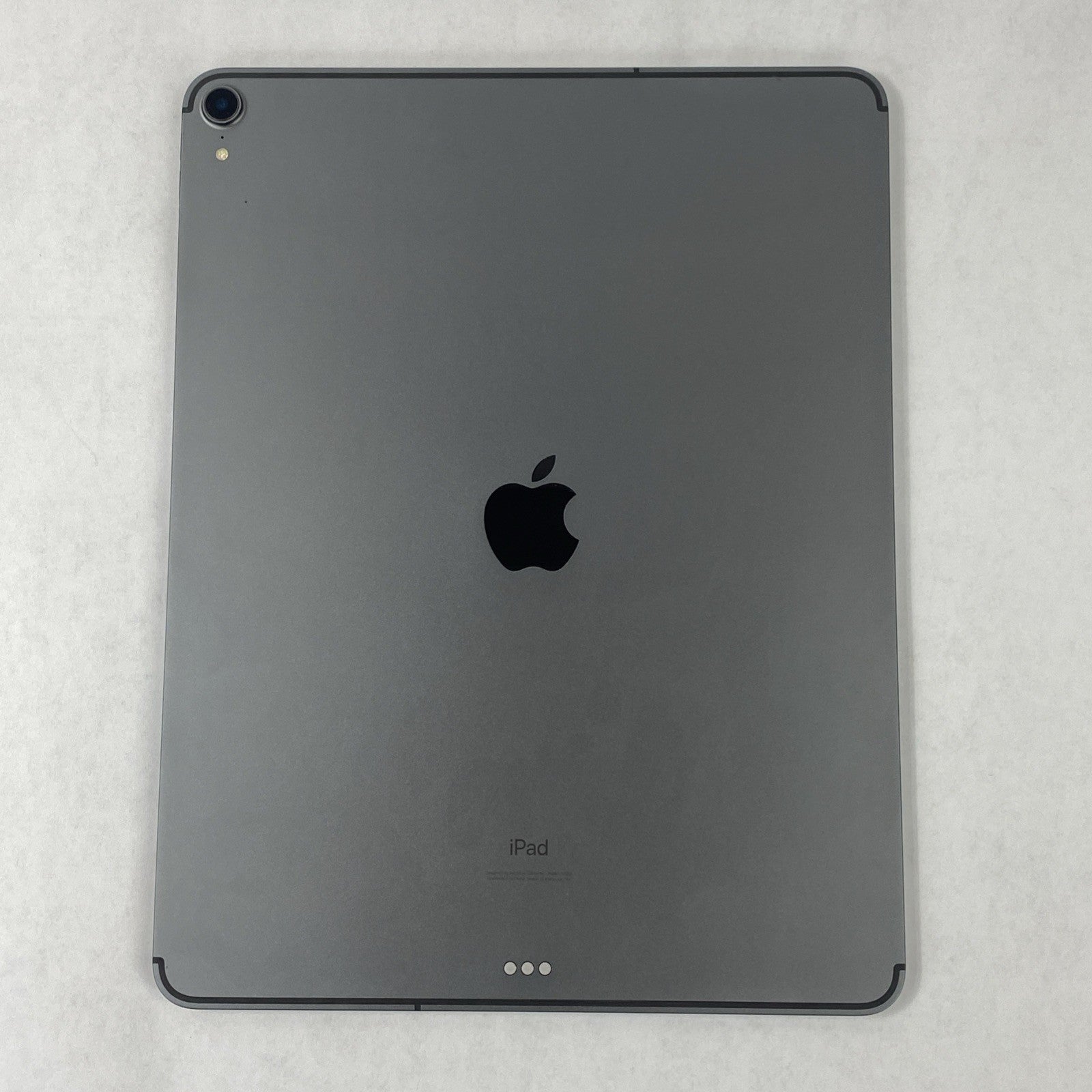 Apple iPad Pro 3rd Gen 12.9" A2014 64 GB Space Gray IOS 26.1