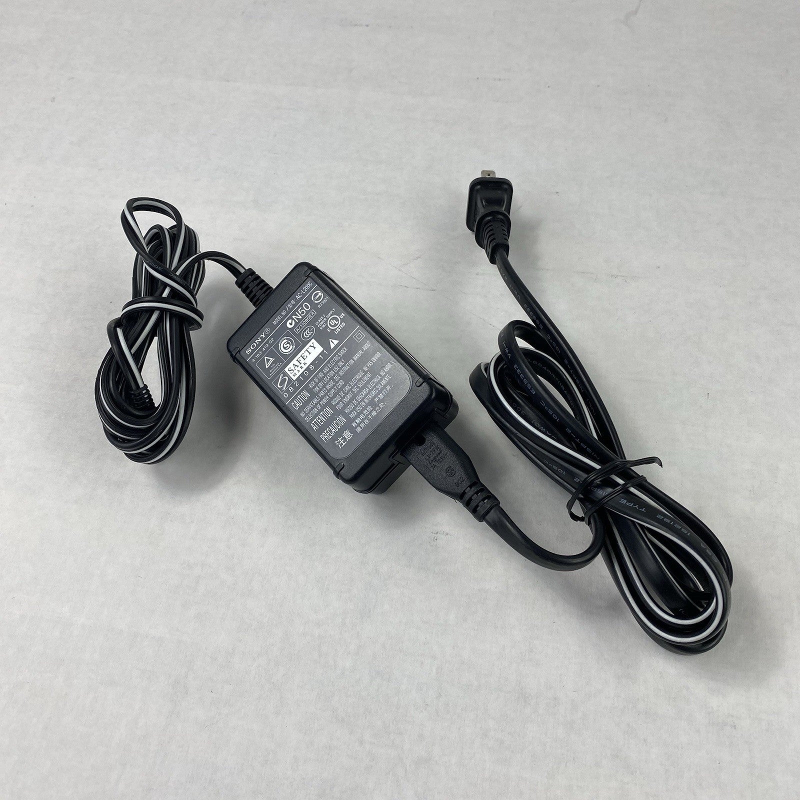 Sony HDR-XR160 Digital HD Video Camera Recorder with AC Adapter Power Tested