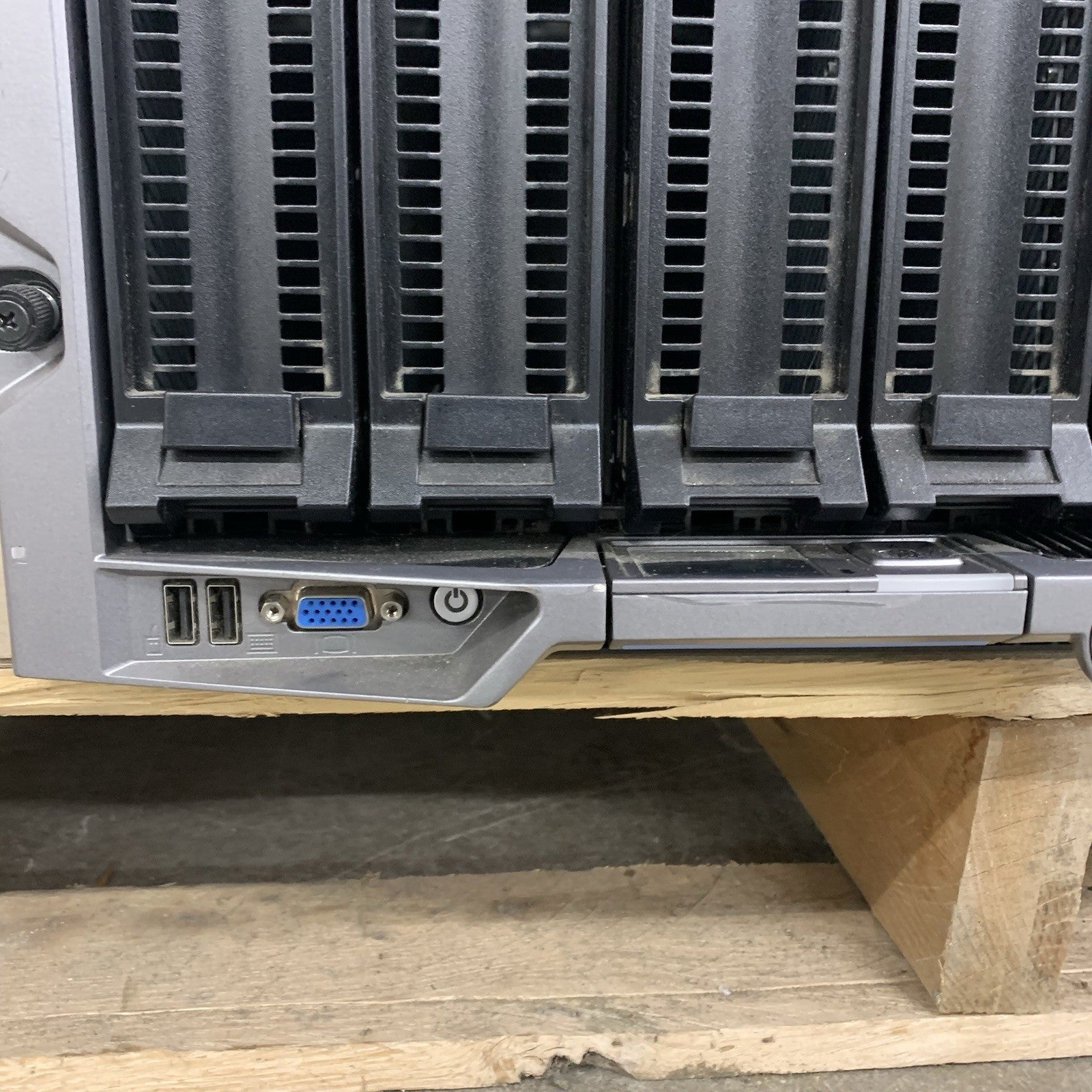 Dell PowerEdge M1000E Blade Server W/ 6x Power Supplies 9x Fans 12x Blanks2
