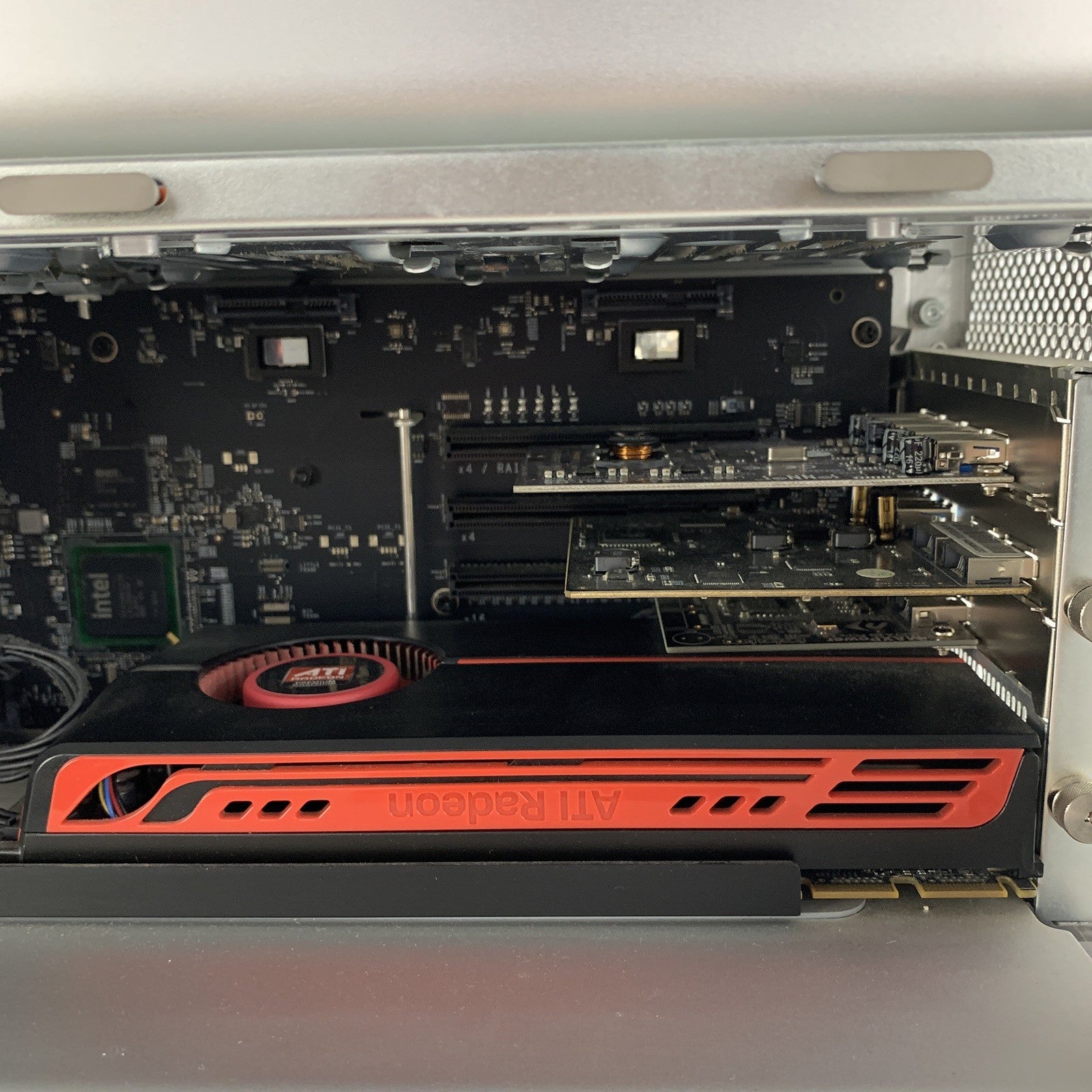 Apple Mac Pro 5,1 2010 Xeon W3565 3.2 GHz 32 GB Ram 7TB Fusion ATI Radeon 5770