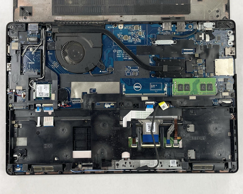 Dell Latitude 5580 15.6" i5-7300U 2.60 GHz 8 GB RAM No SSD/OS/Batt - Bad Corner