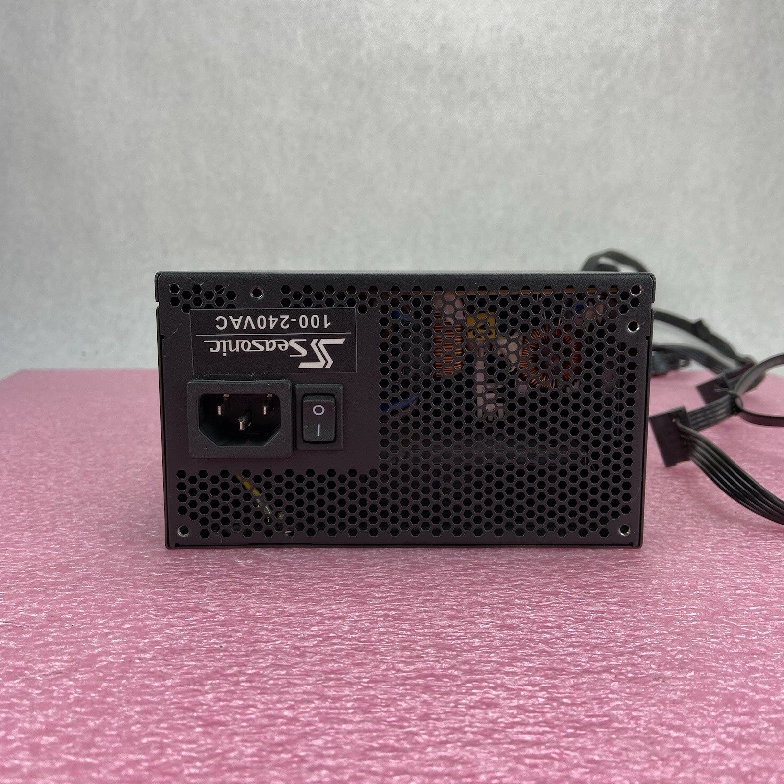 Seasonic SS-520GM Active PFC F3 80 Plus Bronze 520W Power Supply5