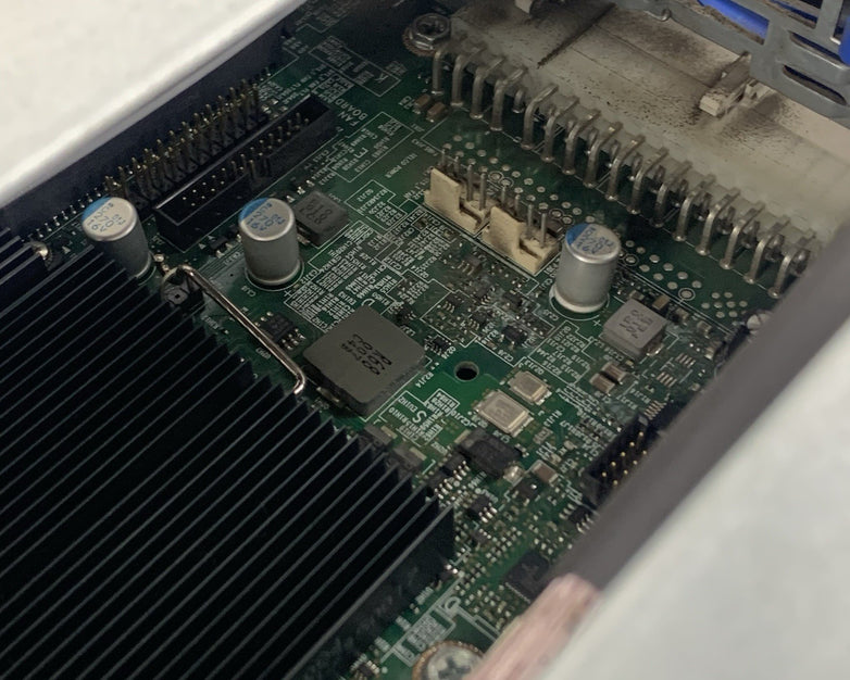 Intel SR2625 Server S5520UR Server 2x Xeon X5650 2.67 GHz 32 GB Ram No OS NO HDD