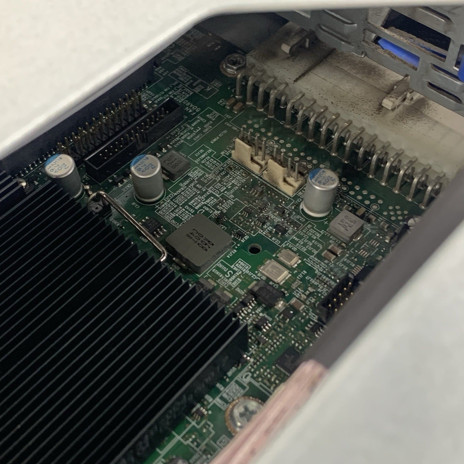 Intel SR2625 Server S5520UR Server 2x Xeon X5650 2.67 GHz 32 GB Ram No OS NO HDD22