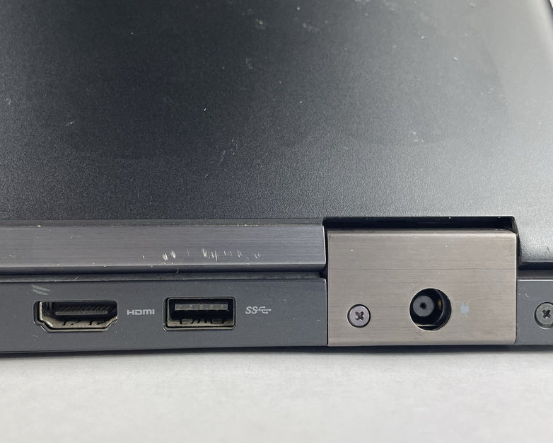 Dell Latitude 5580 15.6" i5-7300U 2.60 GHz 8 GB RAM No SSD/OS/Batt - Bad Corner