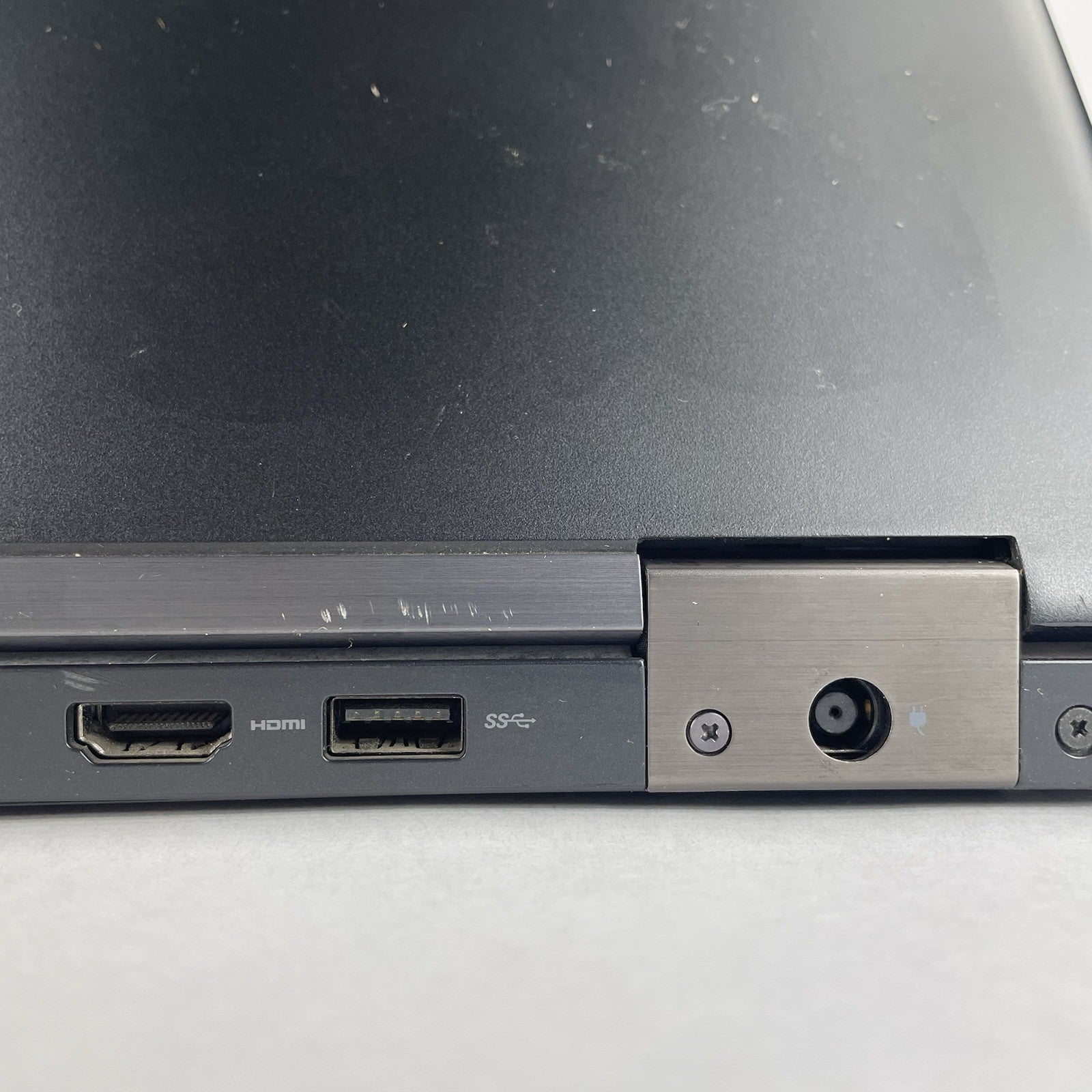 Dell Latitude 5580 15.6" i5-7300U 2.60 GHz 8 GB RAM No SSD/OS/Batt - Bad Corner10