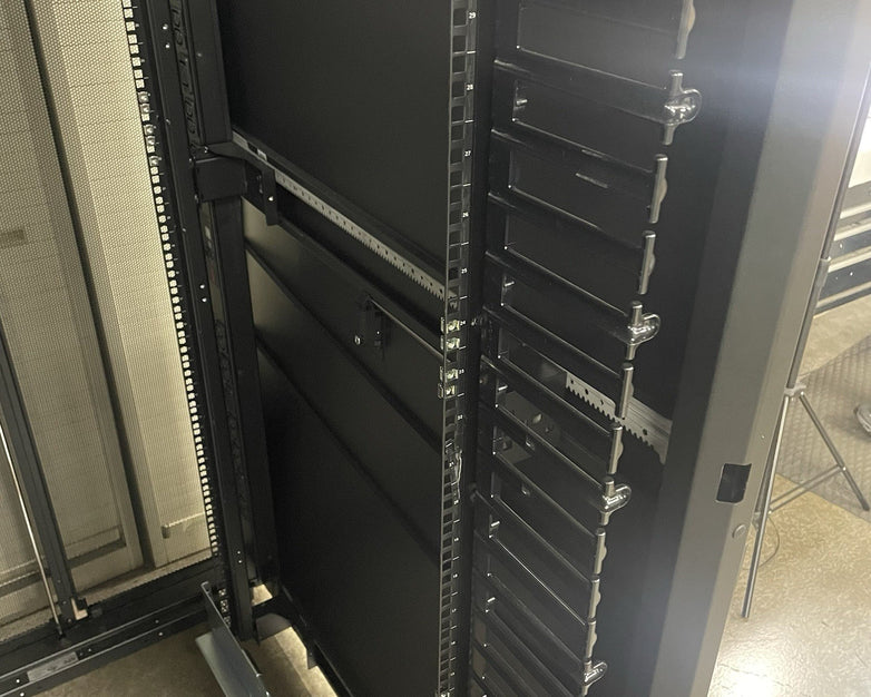 APC E242296 NetShelter SX 42U Server Rack 19" Enclosure Cabinet No Key