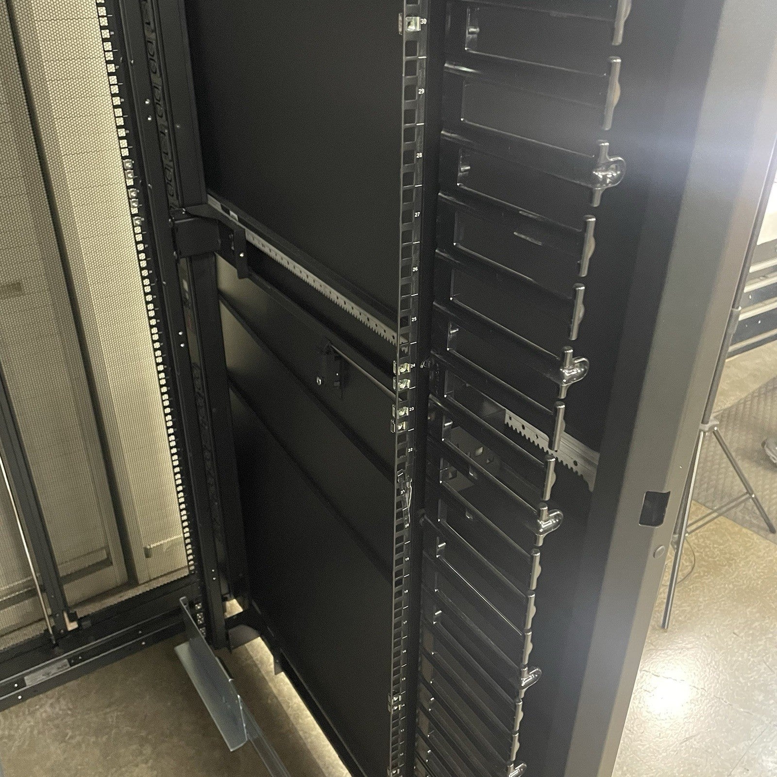 APC E242296 NetShelter SX 42U Server Rack 19" Enclosure Cabinet No Key