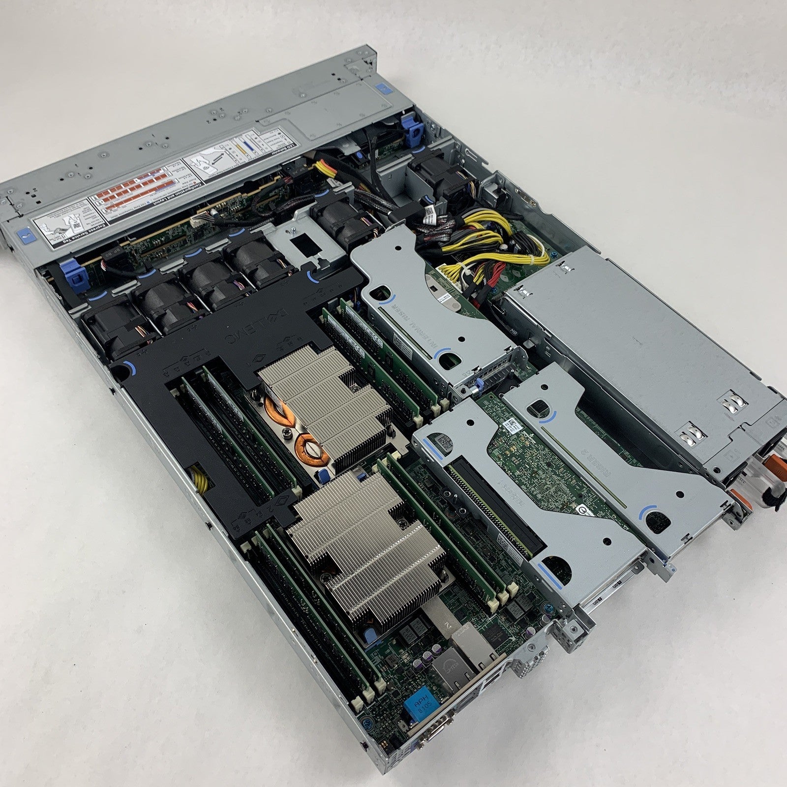 Dell PowerEdge R440 2x Xeon Silver 4110 2.1 GHz 128 GB RAM No HDD NO OS
