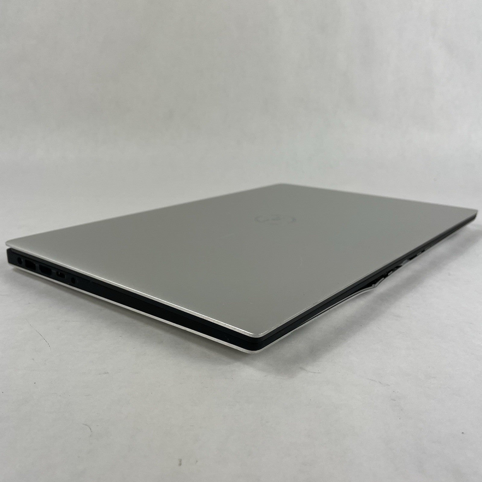 Dell XPS 15 9570 15.6" i5-8300H 2.30 GHz 8 GB RAM No SSD/OS/AC - Bent Bottom12
