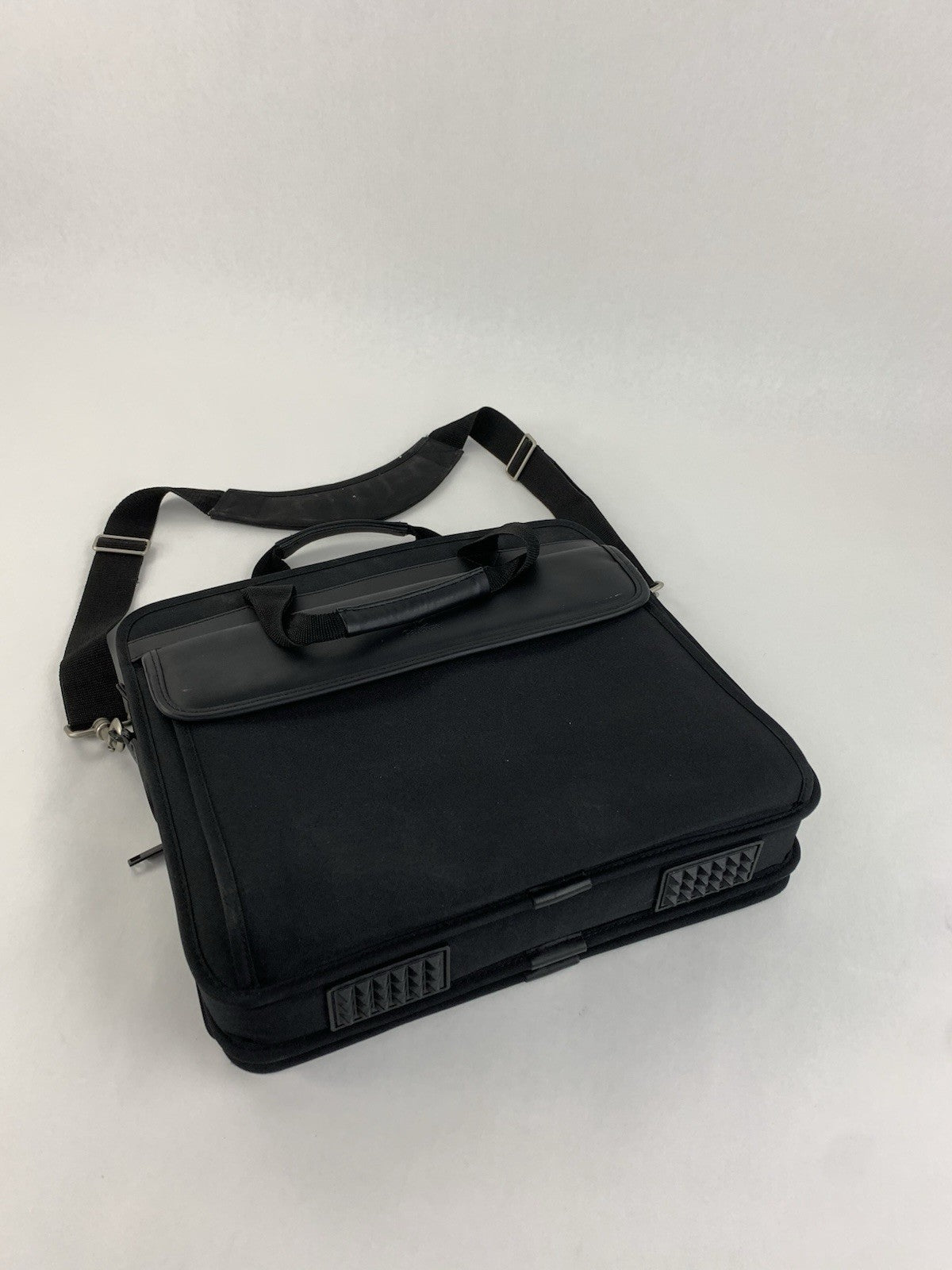 Gateway 15 inch Expandable Laptop Briefcase - Black1