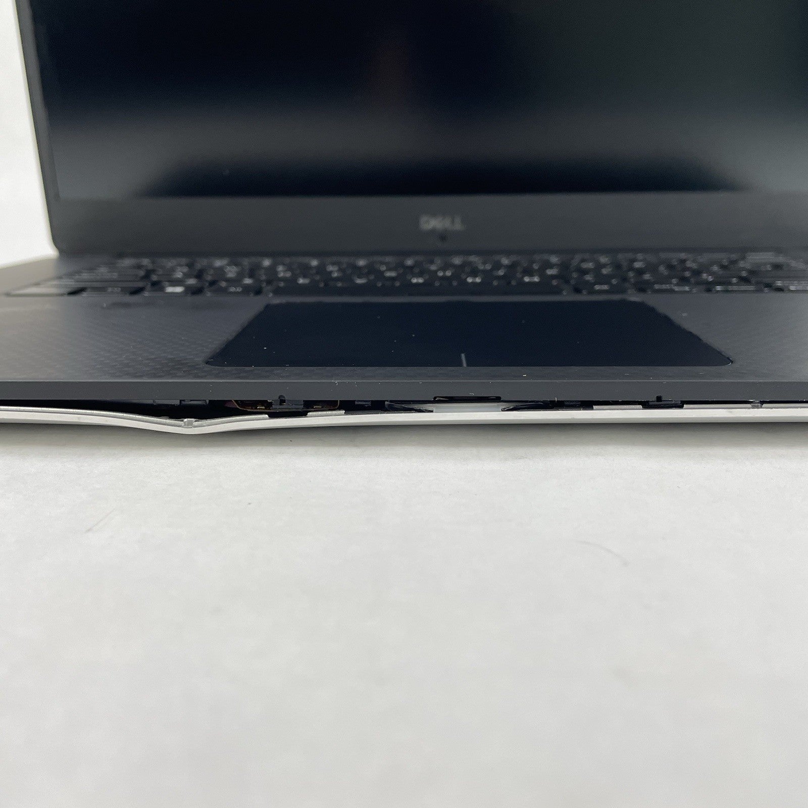 Dell XPS 15 9570 15.6" i5-8300H 2.30 GHz 8 GB RAM No SSD/OS/AC - Bent Bottom3