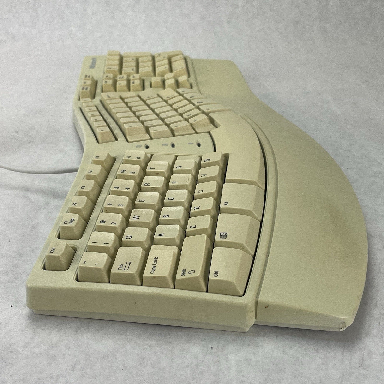 Microsoft X06-19331 Ergonomic Keyboard Tested3