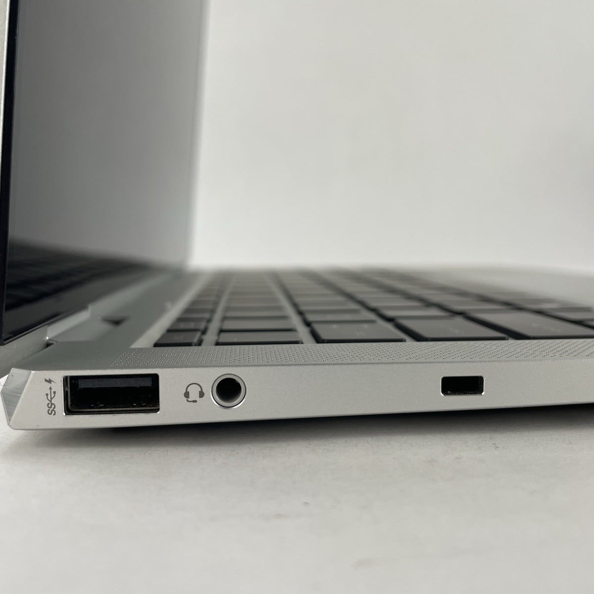 HP EliteBook x360 1030 G8 13.3" i7-1185G7 3.00 GHz 16 GB RAM No SSD/OS/AC7