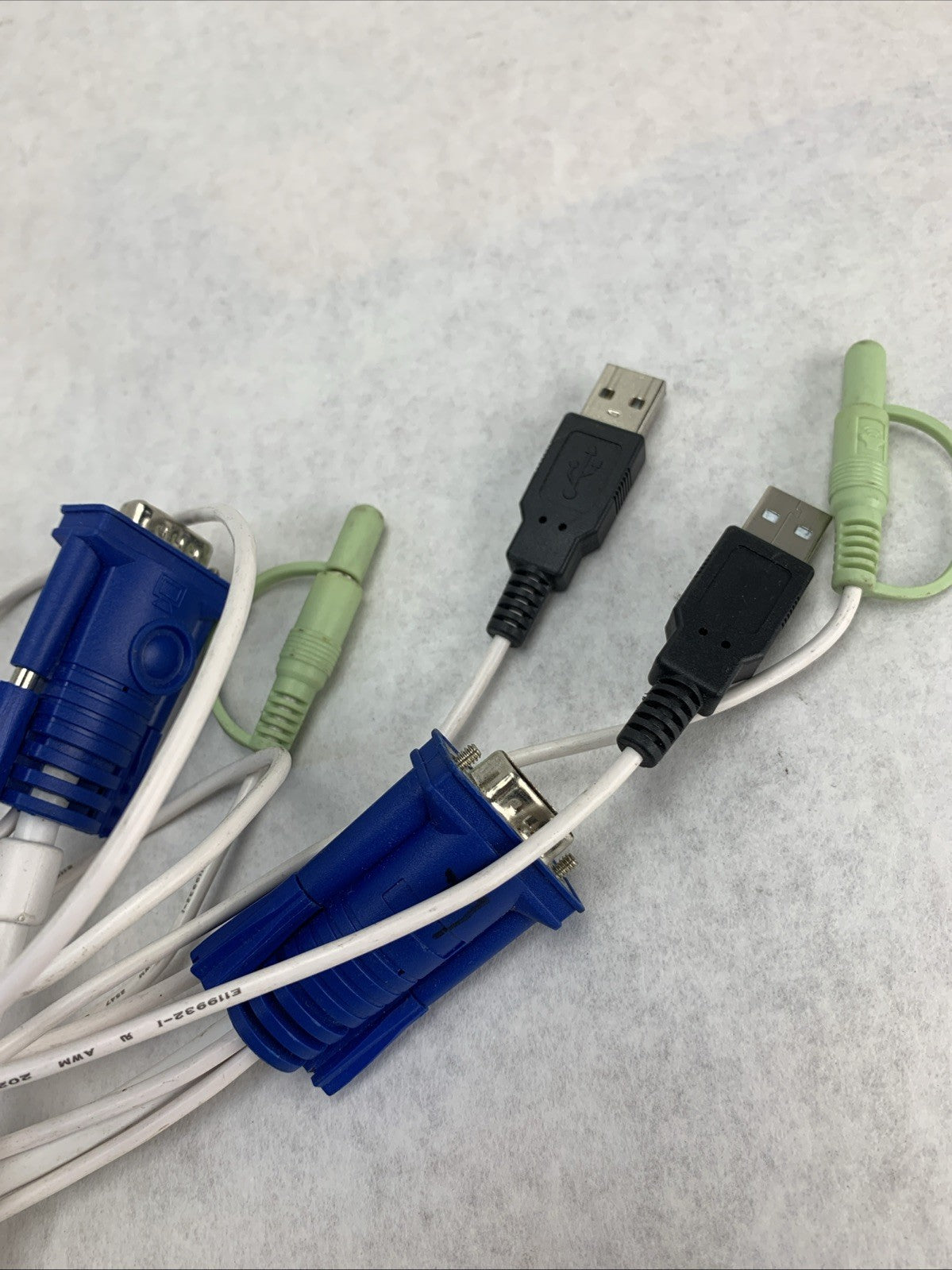 Iogear GCS634U 4-Port USB KVM Switch 6