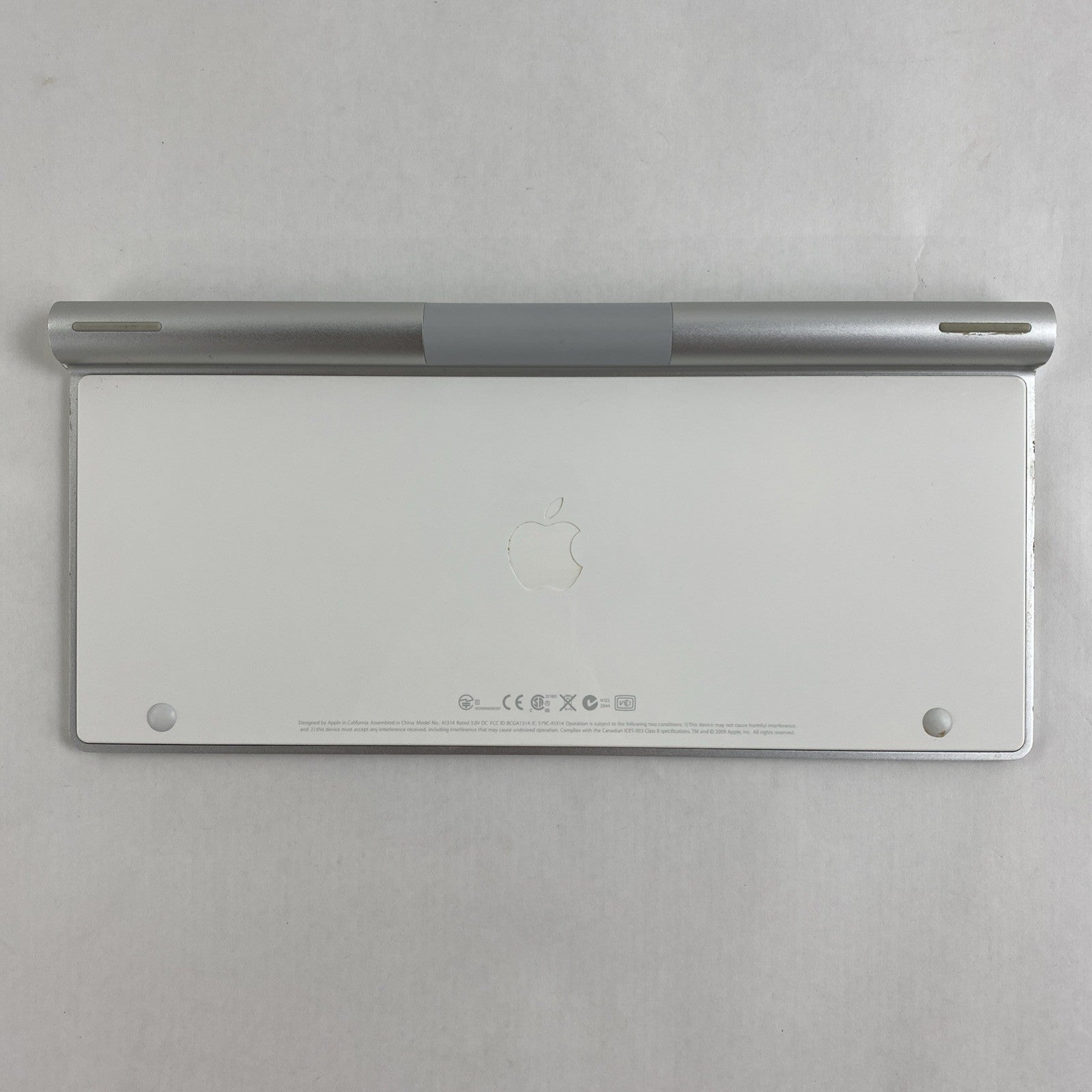 Apple A1314 Wireless Keyboard Power Tested No Mouse No Batteries10