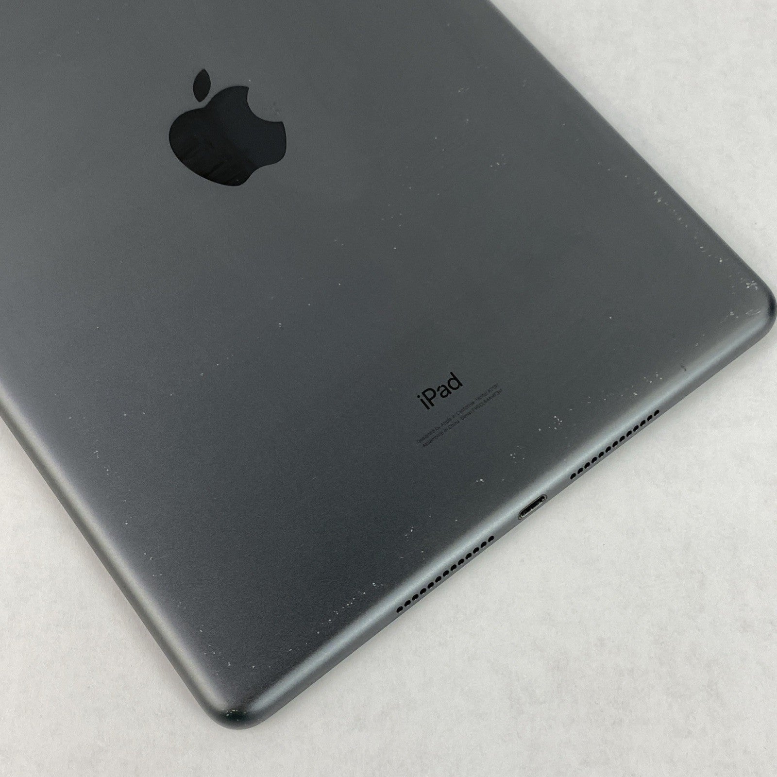 Apple iPad 7th Gen A2197 32GB 10.2" Retina Wi-Fi Space Gray IOS 18.7.820