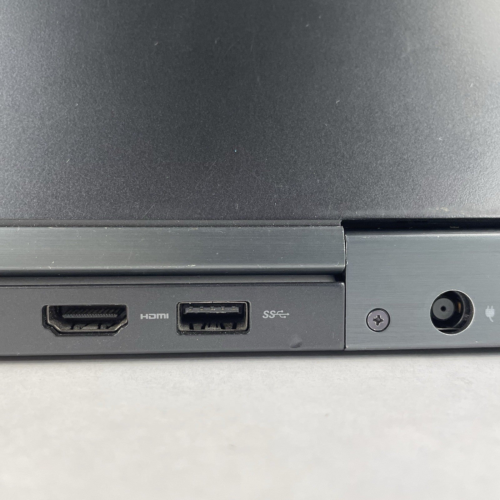 Dell Latitude 5590 15.6" i5-8250U 1.60 GHz 8 GB RAM No SSD/OS/AC/Batt- Bad Front11
