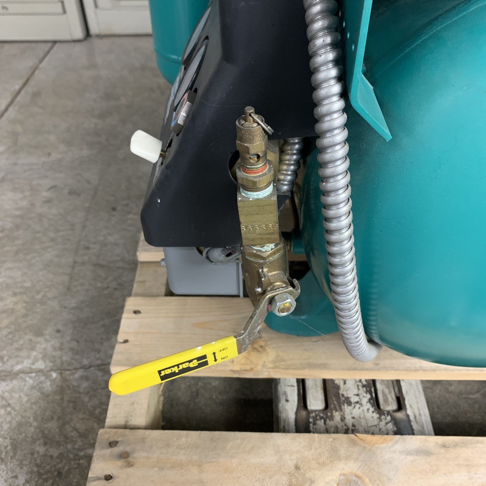 ADP Apollo A0C0S22D Dental Air Compressor Unit Oil Lubricated 1HP 230V