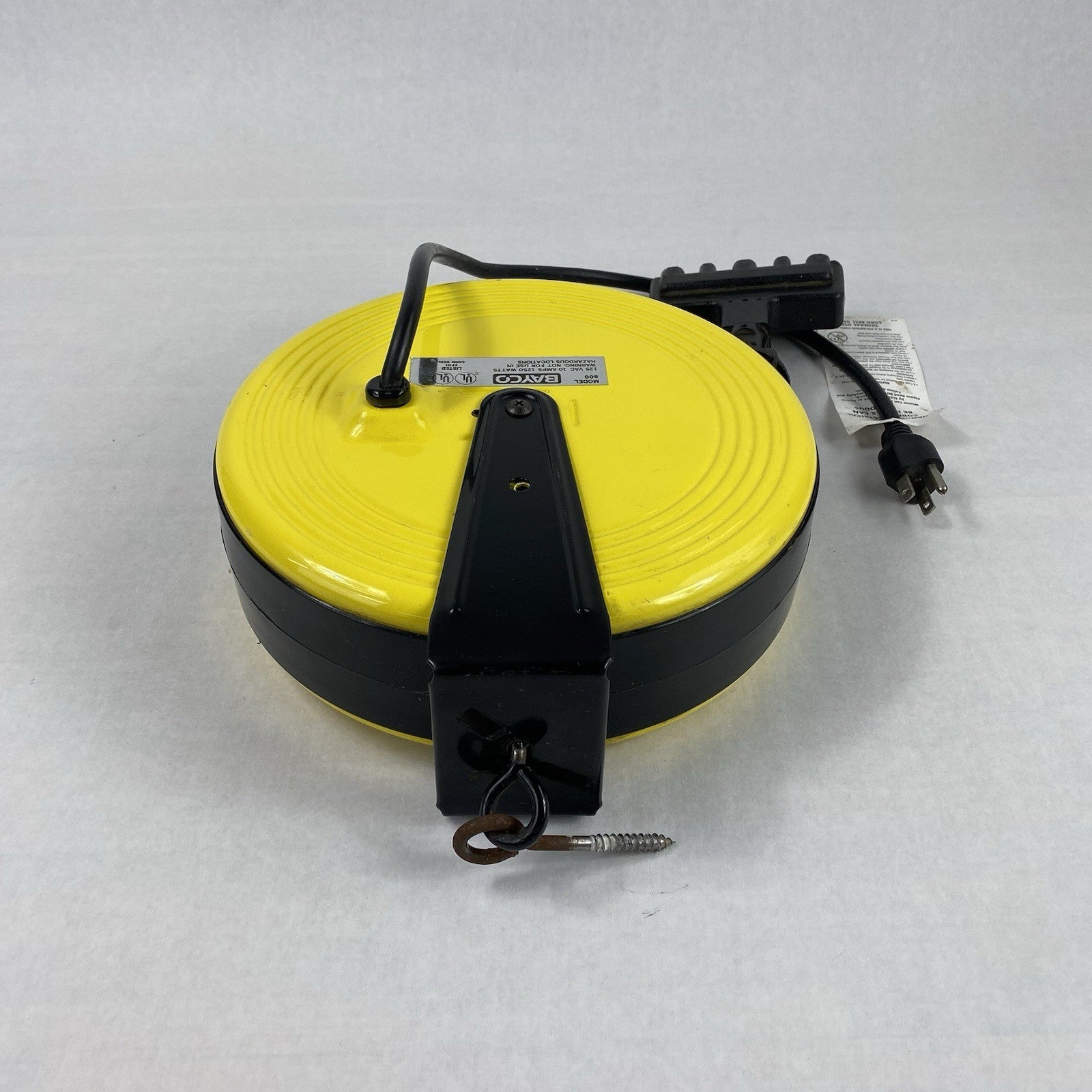 Bayco Model 800 125V AC 10A Retractable Power Cord Reel - Parts or Repair