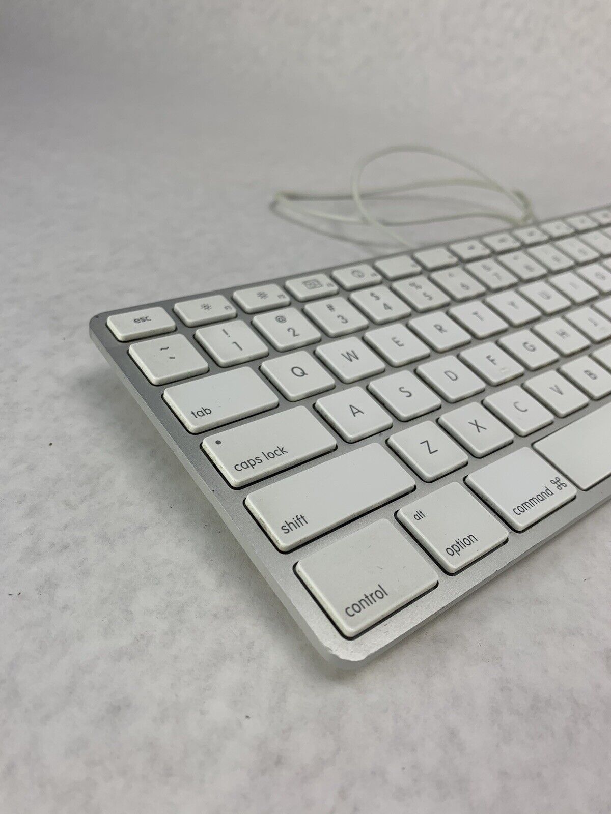 Apple Mac Keyboard Genuine A1243 USB Ultra Thin Aluminum Keypad Used