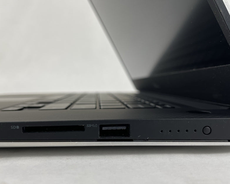 Dell XPS 15 9570 15.6" i5-8300H 2.30 GHz 8 GB RAM No SSD/OS/AC - Bent Bottom