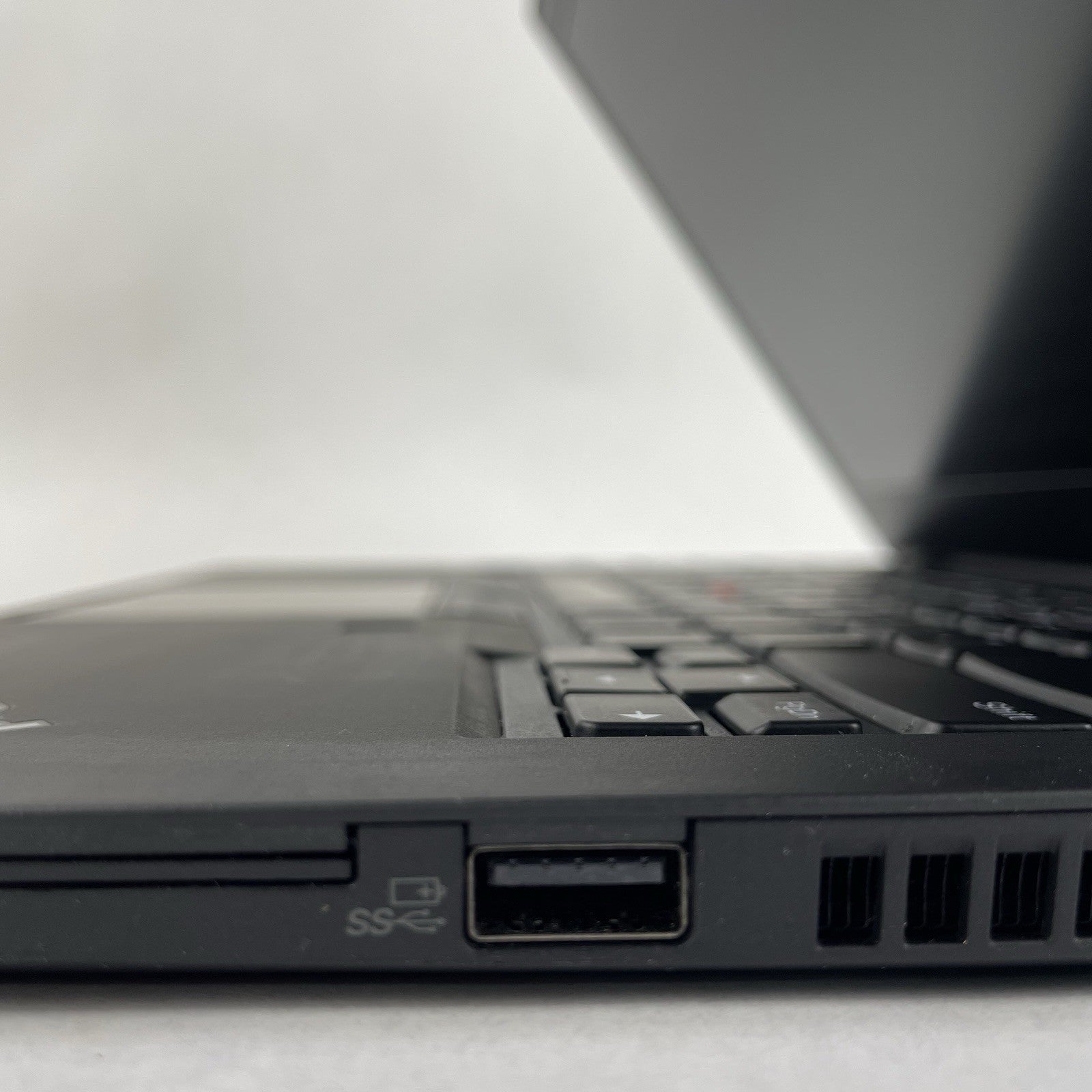 Lenovo ThinkPad T14 14" AMD Ryzen 5 Pro 5650U 2.30 GHz 4 GB RAM No SSD/OS/AC8