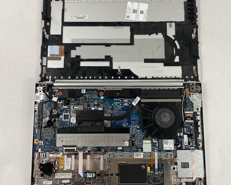 HP EliteBook 850 G8 15.6" i5-1145G7 2.60 GHz 8 GB RAM No SSD/OS/AC/Batt - Bottom