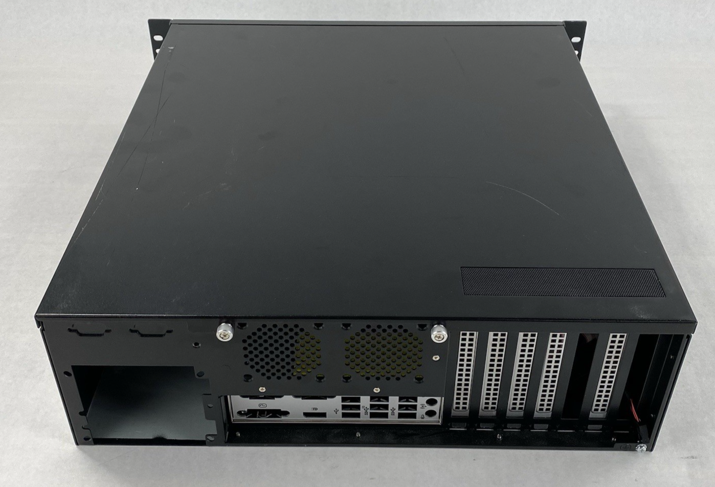 Advantech HPC-7320MB-00XE 3U Compact Rackmount Chassis