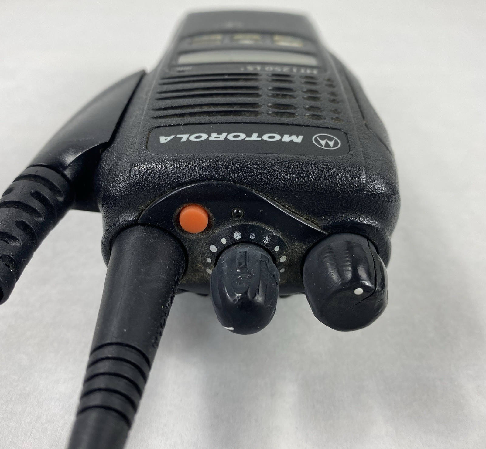 Motorola HT1250 LS + AAH25RDH9DP7AN Two Way Radio with Battery and Mic Untested