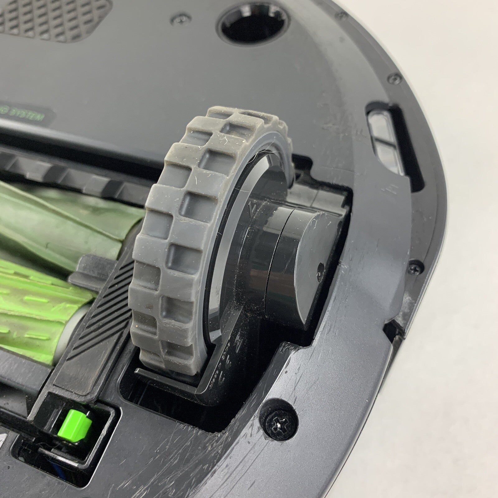 iRobot Roomba i1 Robot Vacuum Powers on For Parts and Repair
