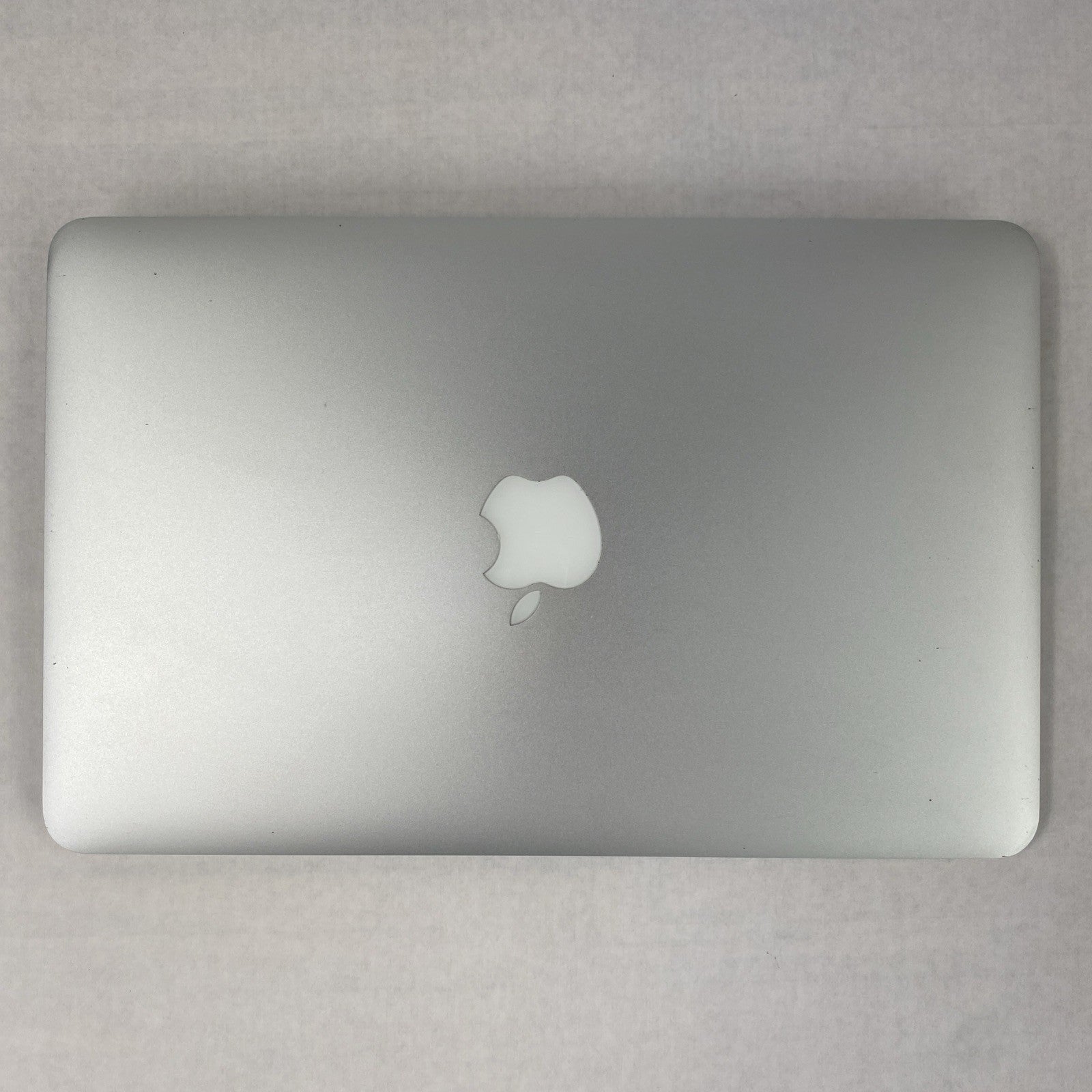 Apple A1465 MacBook Air 2013 11" 1.3Ghz i5 4GB RAM 120GB SSD macOS 11.7.1