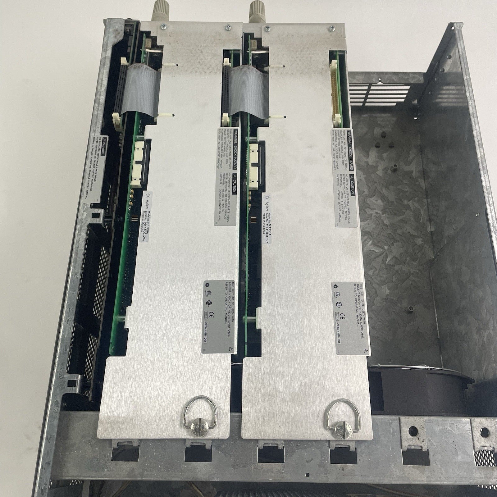 Agilent N3300A Electronic Load Mainframe 3x N3304A Module May Need Calibration12