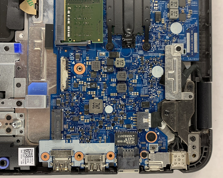 Dell Latitude 3300 13.3" i5-8250u 1.6 GHz 8 GB Ram NO OS No HDD No Batt No AC