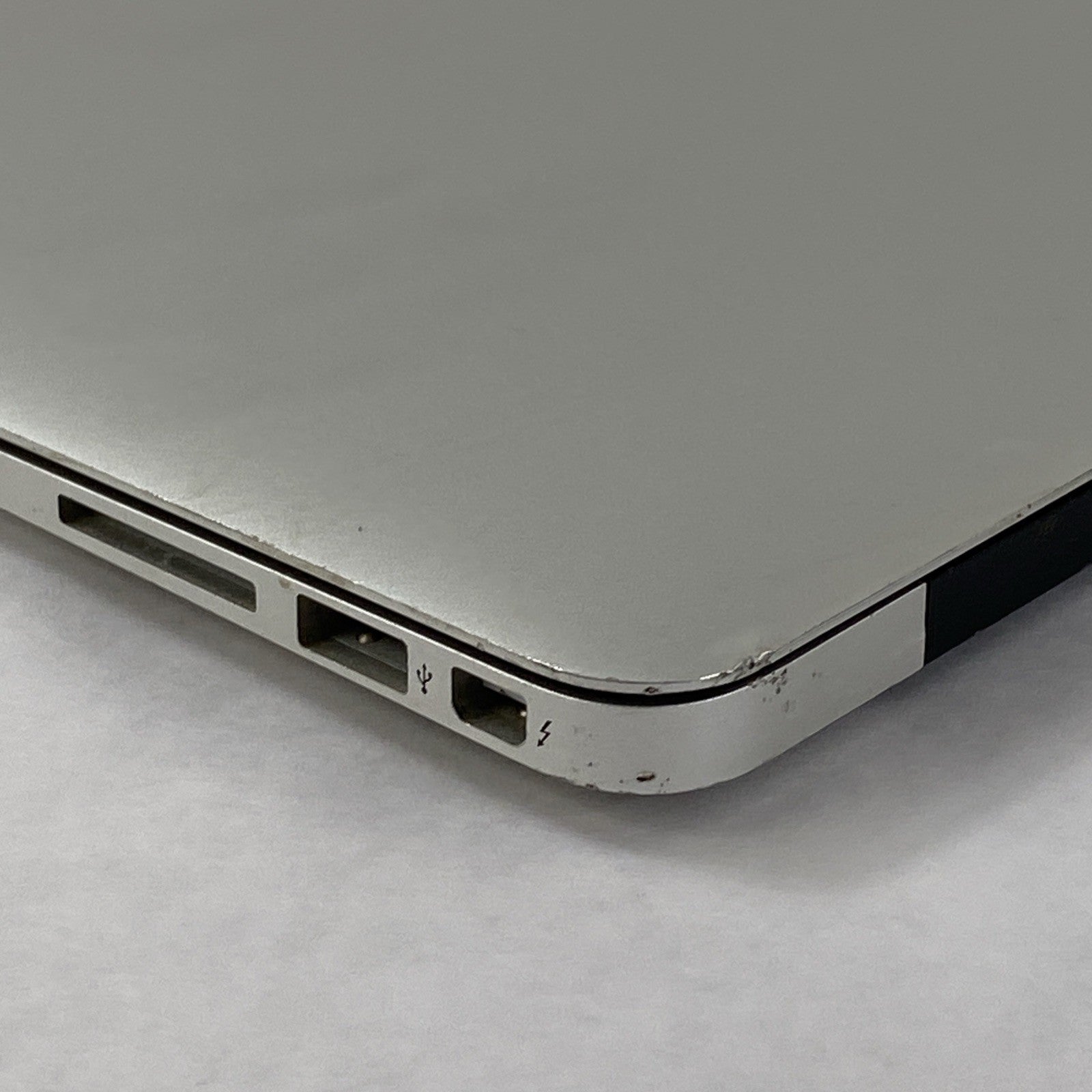 Apple MacBook Air A1369 2011 13" 1.7GHz i5 4GB RAM 250GB SSD os10.13.6 109Cycles16