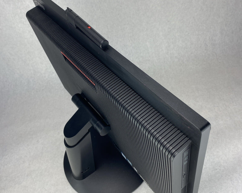 Lenovo ThinkCentre M820z 22" AIO Intel Core i7-8700 3.20GHz 8GB RAM No HDD No OS