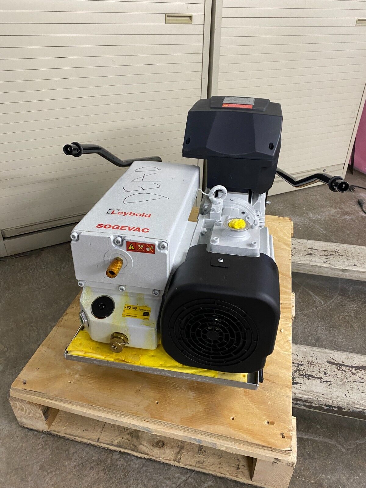 Sogevac Leybold SV120BIFC 960563V3002 Vacuum Pump - Parts or Repair