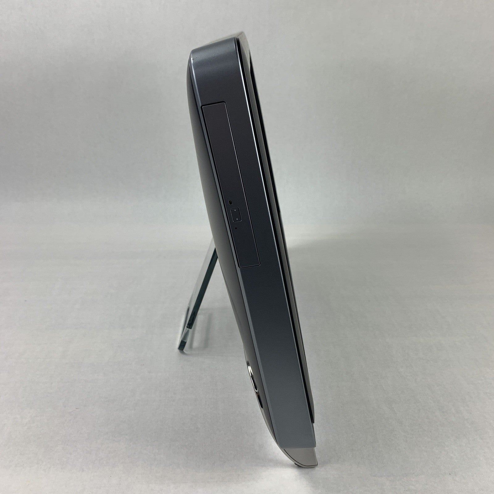 Dell Vostro 330 AIO 23" i3-380 2.53 GHz 4 GB RAM Ho HDD No OS No AC Adapter